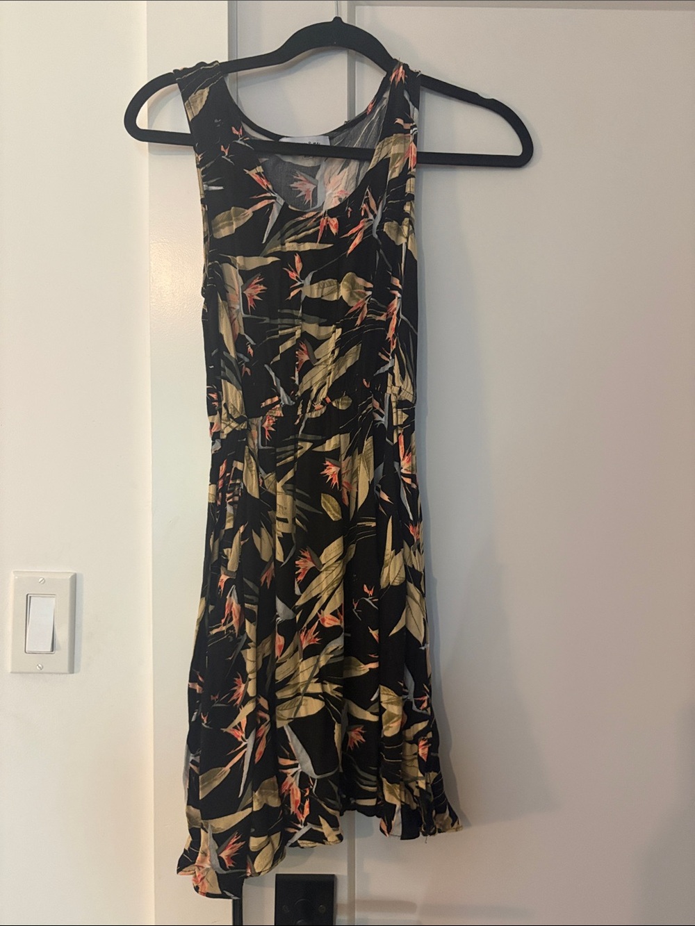 Black Tropical Print Sleeveless Dress - Classic Summer Style